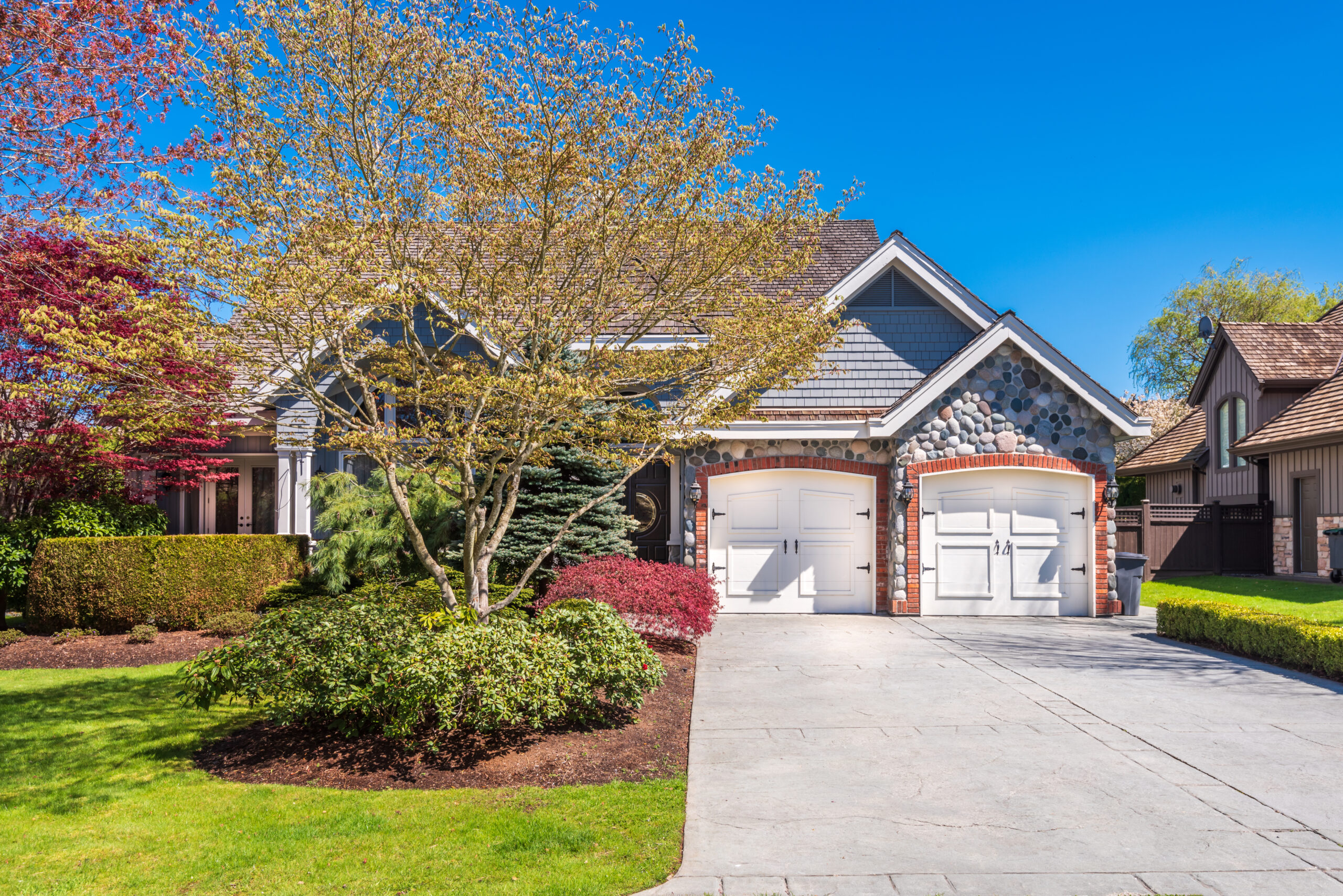 beautiful-exterior-of-newly-built-luxury-home-yar-2025-10-28-21-38-59-utc